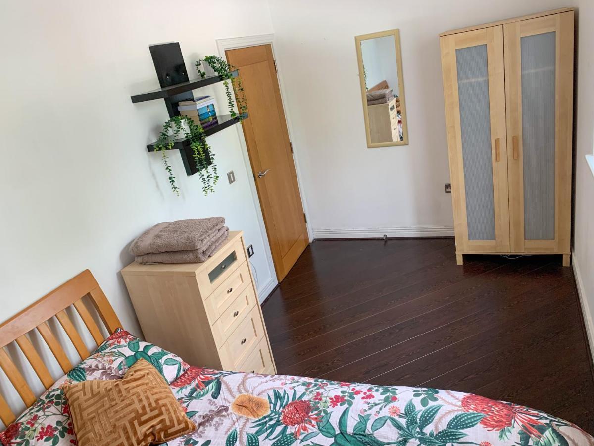 Room In Stratford With Private Bathroom And Parking Londres Extérieur photo