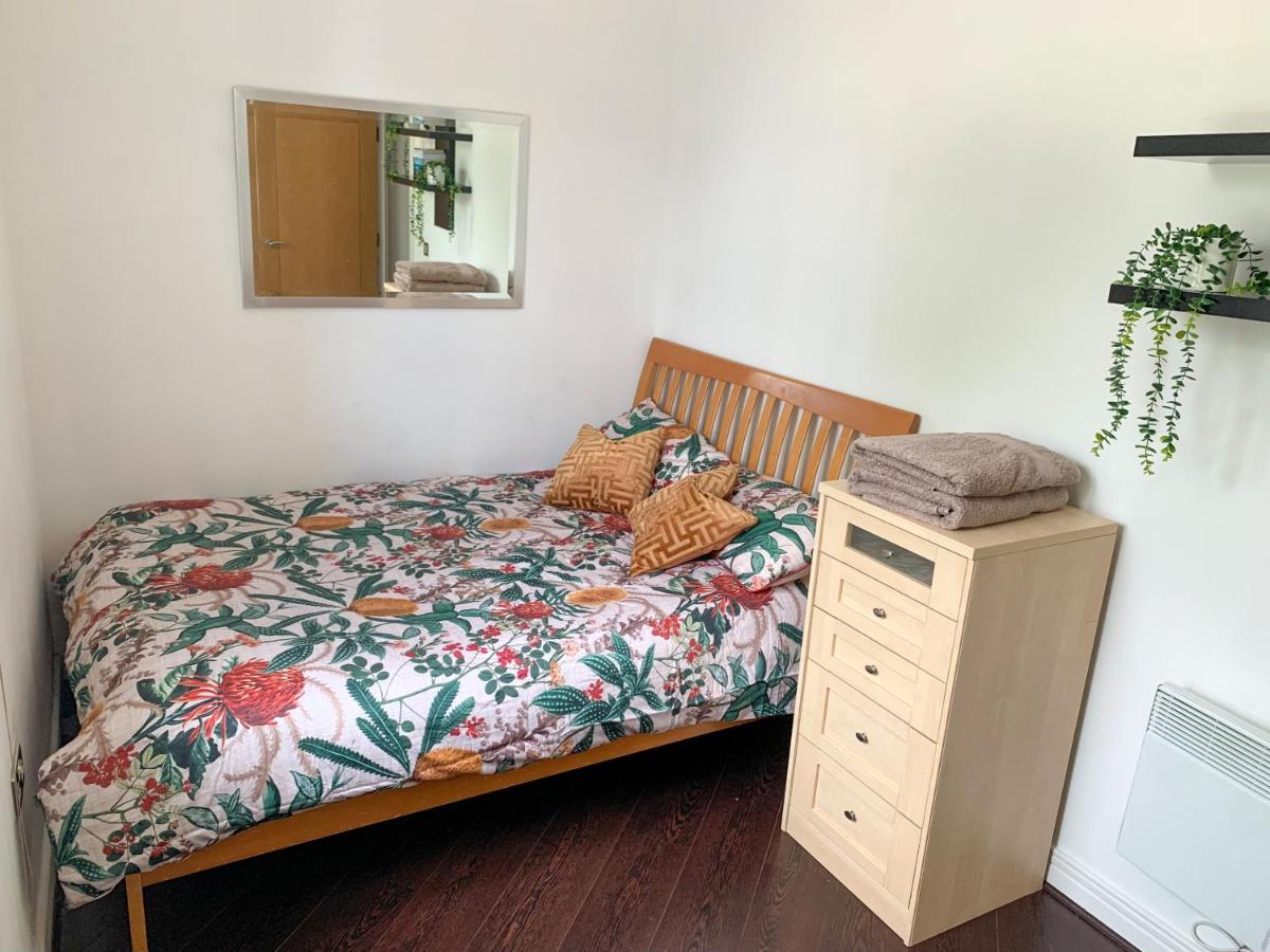 Room In Stratford With Private Bathroom And Parking Londres Extérieur photo